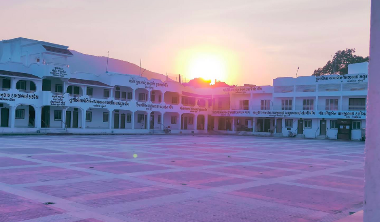 Peaceful stay surroundings at Kutch Vagad Dharamshala